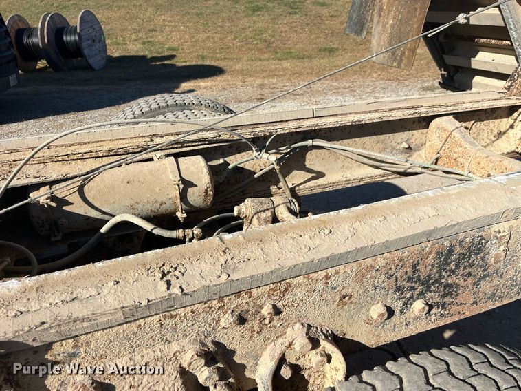 image for item EH2869 1992 Ford LTL9000 dump truck