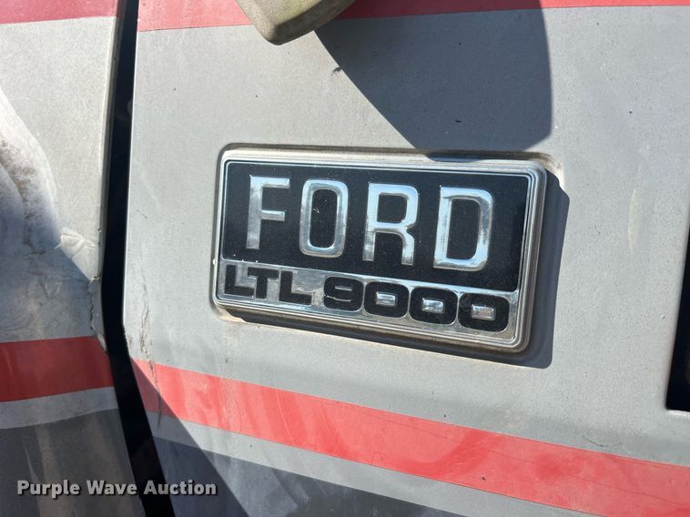 image for item EH2869 1992 Ford LTL9000 dump truck