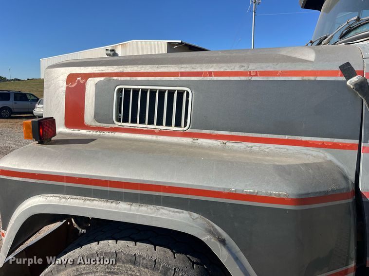 image for item EH2869 1992 Ford LTL9000 dump truck