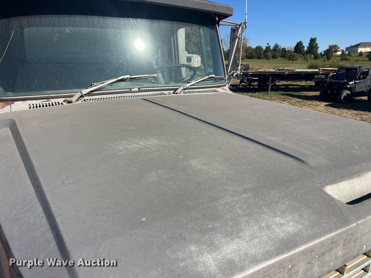 image for item EH2869 1992 Ford LTL9000 dump truck