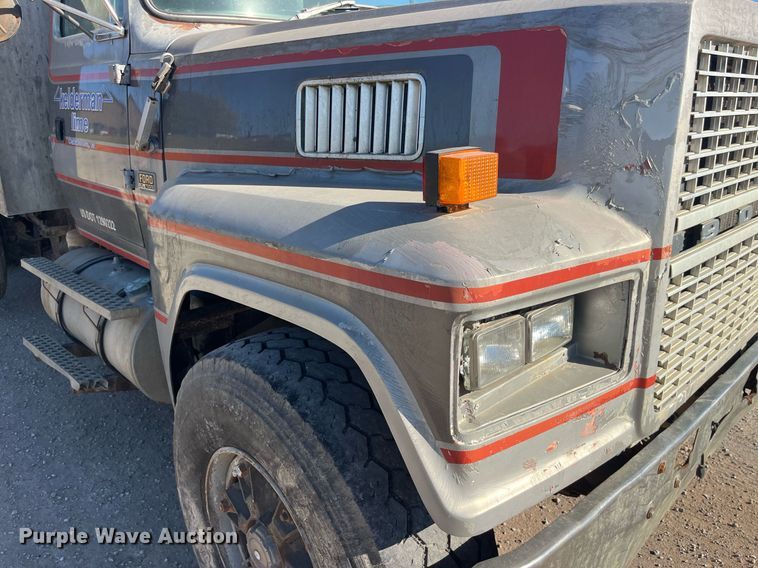 image for item EH2869 1992 Ford LTL9000 dump truck