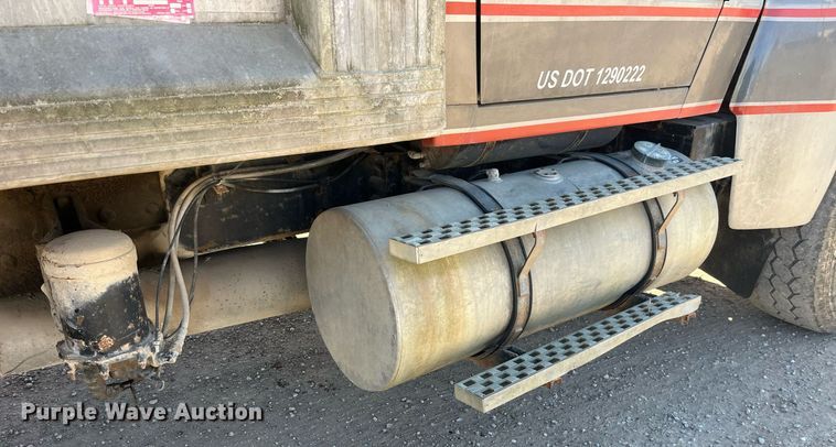 image for item EH2869 1992 Ford LTL9000 dump truck