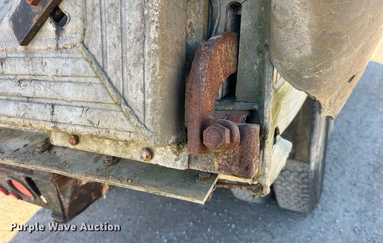 image for item EH2869 1992 Ford LTL9000 dump truck