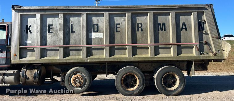 image for item EH2869 1992 Ford LTL9000 dump truck