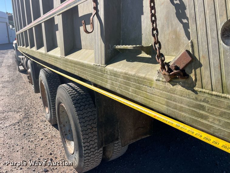 image for item EH2869 1992 Ford LTL9000 dump truck