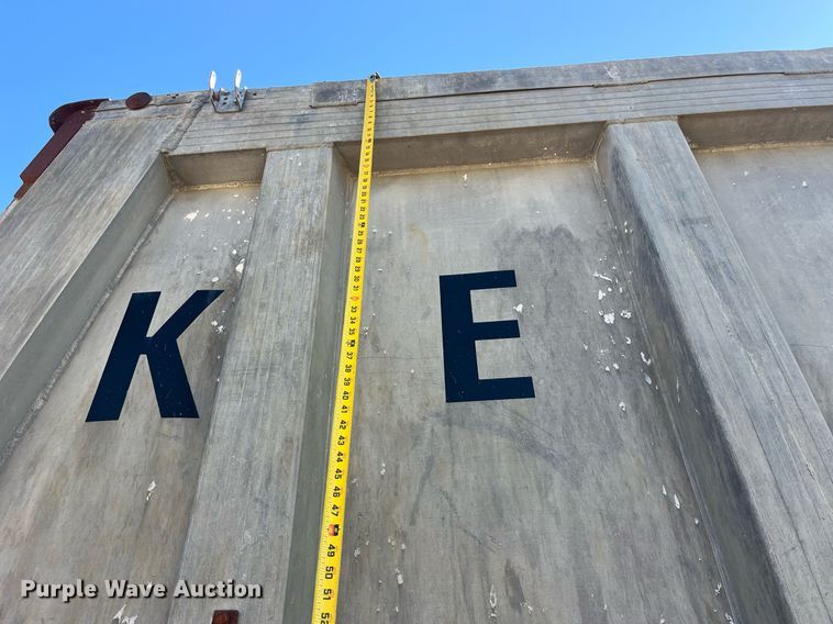 image for item EH2869 1992 Ford LTL9000 dump truck