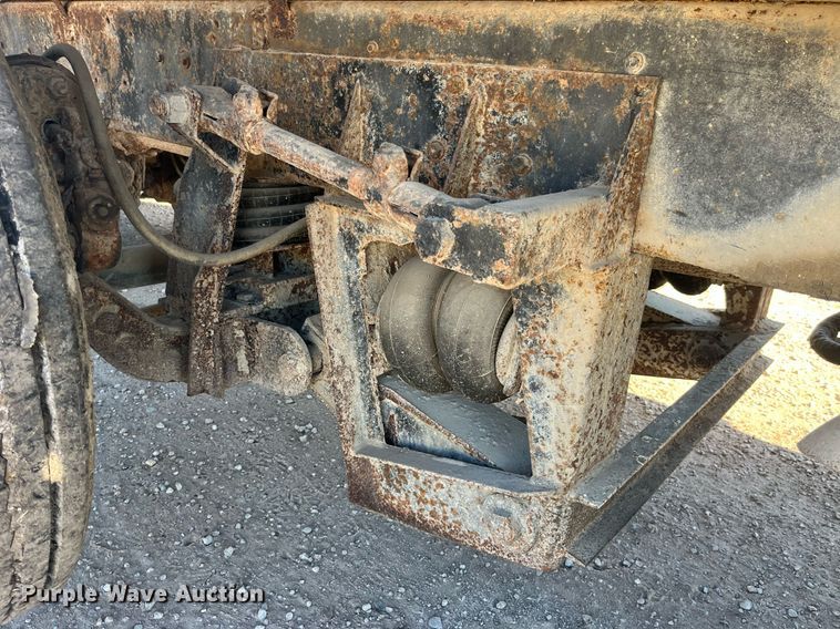 image for item EH2869 1992 Ford LTL9000 dump truck