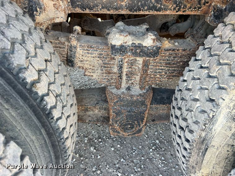 image for item EH2869 1992 Ford LTL9000 dump truck