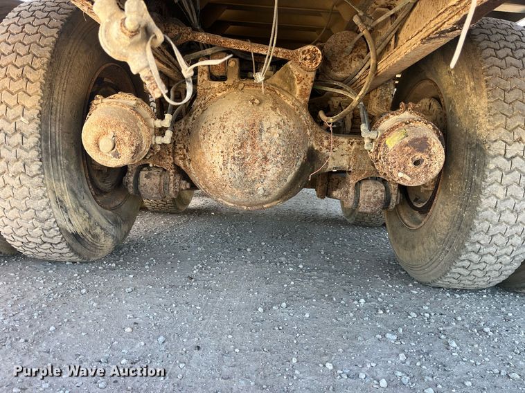 image for item EH2869 1992 Ford LTL9000 dump truck