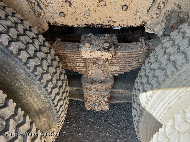 image for item EH2869 1992 Ford LTL9000 dump truck