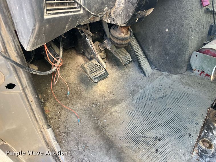 image for item EH2869 1992 Ford LTL9000 dump truck