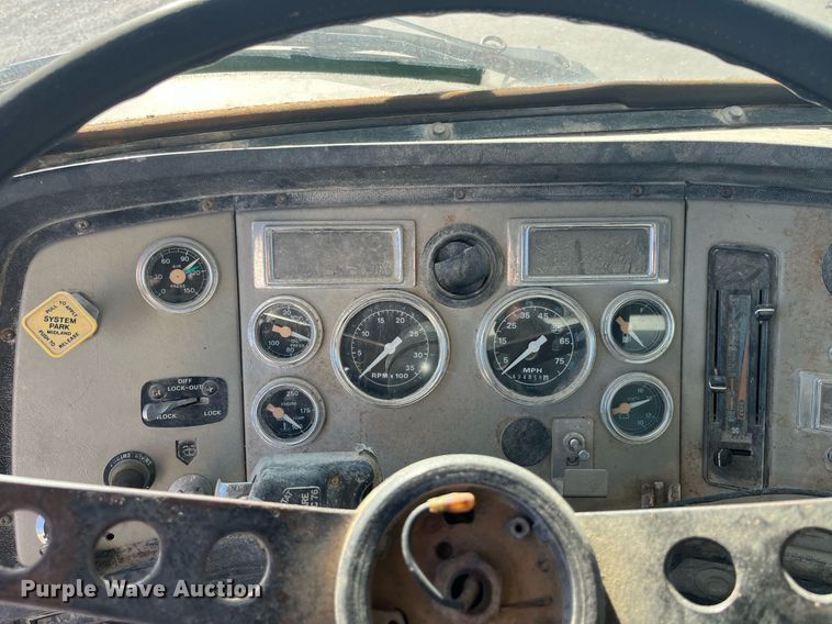 image for item EH2869 1992 Ford LTL9000 dump truck