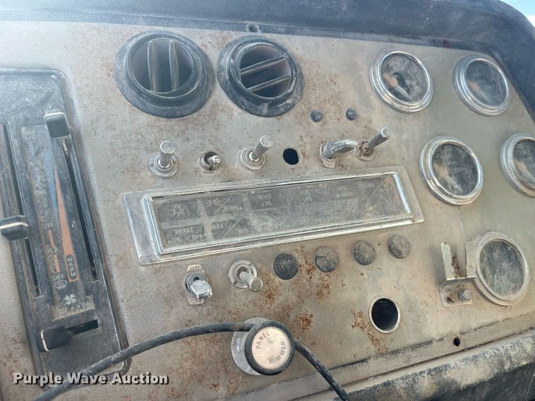 image for item EH2869 1992 Ford LTL9000 dump truck