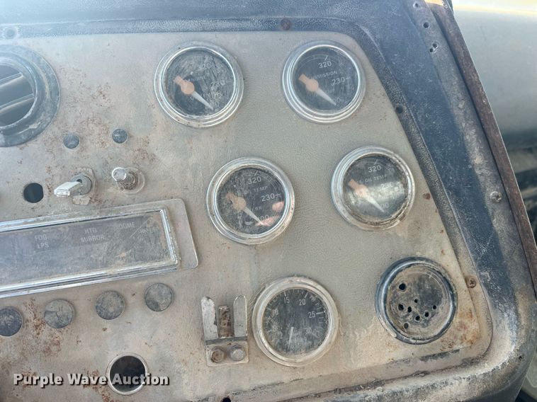 image for item EH2869 1992 Ford LTL9000 dump truck