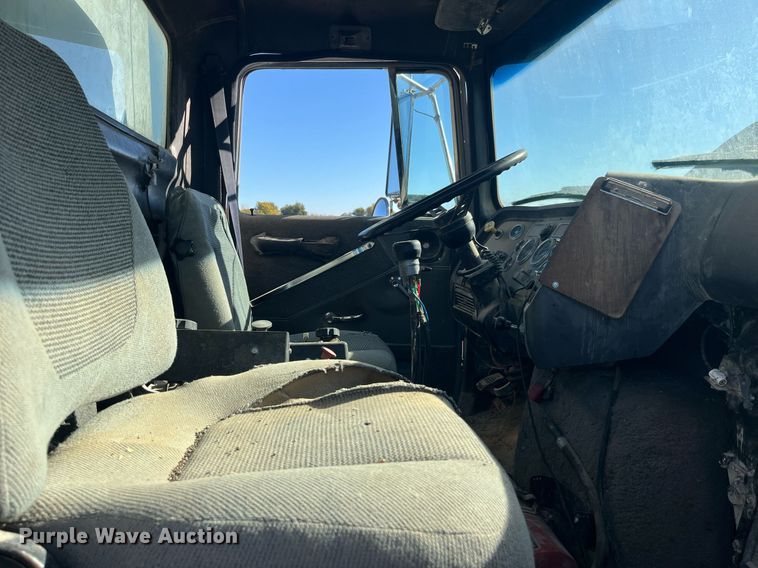 image for item EH2869 1992 Ford LTL9000 dump truck