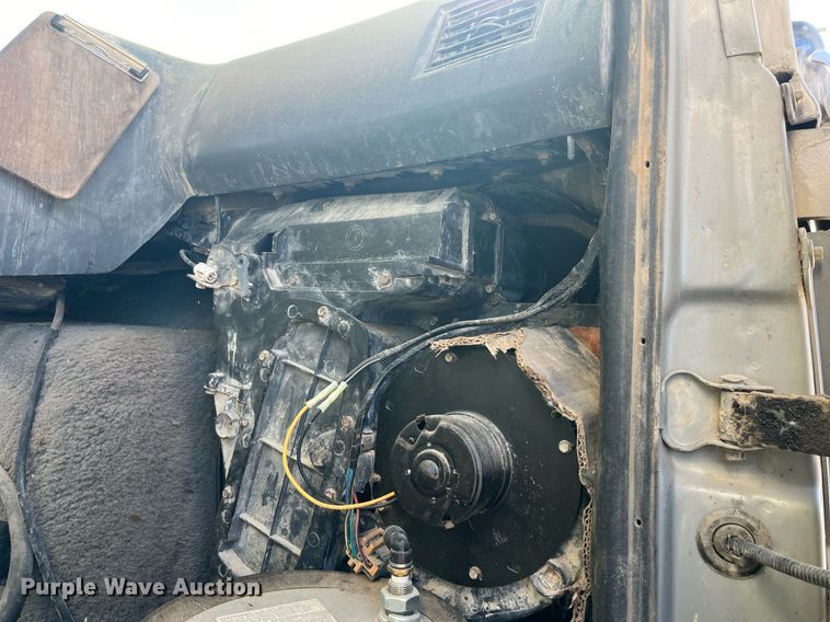 image for item EH2869 1992 Ford LTL9000 dump truck