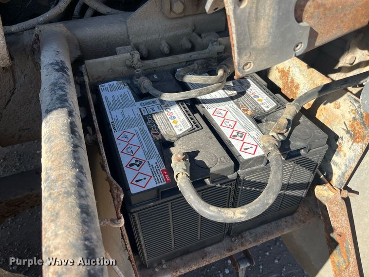 image for item EH2869 1992 Ford LTL9000 dump truck