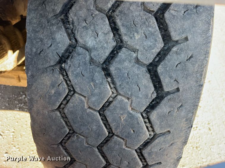 image for item EH2869 1992 Ford LTL9000 dump truck