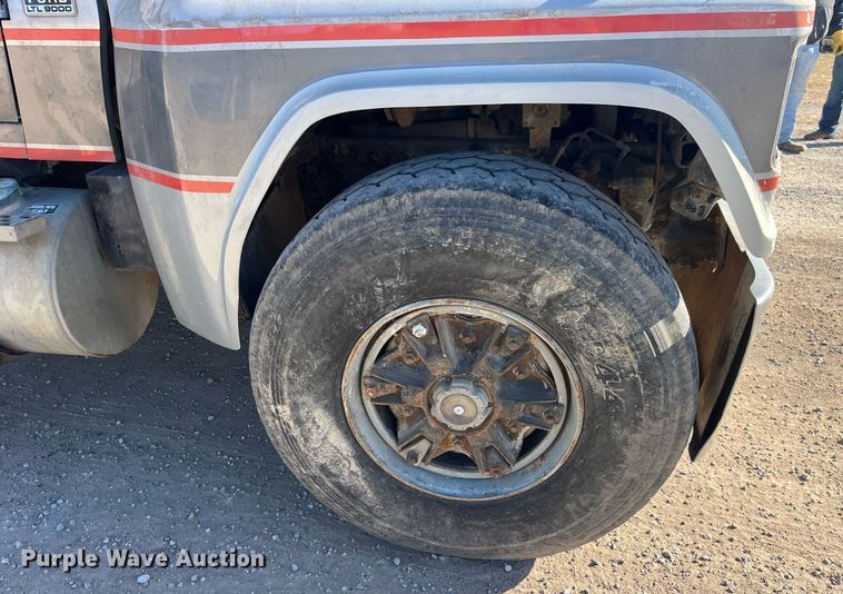 image for item EH2869 1992 Ford LTL9000 dump truck
