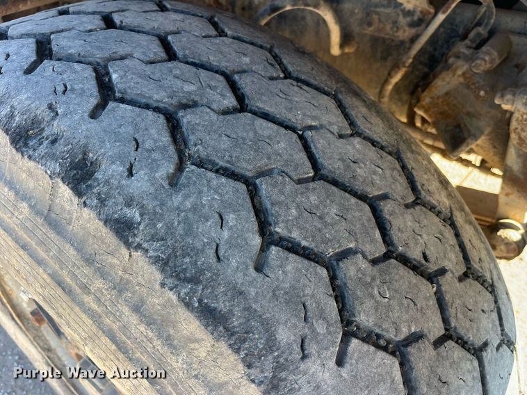 image for item EH2869 1992 Ford LTL9000 dump truck