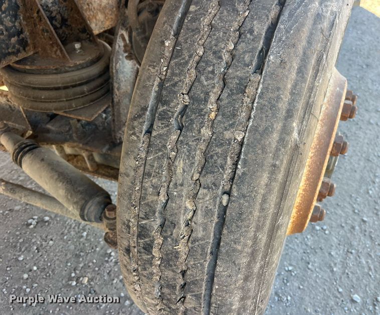 image for item EH2869 1992 Ford LTL9000 dump truck