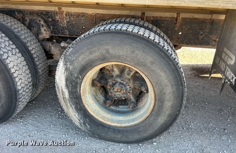 image for item EH2869 1992 Ford LTL9000 dump truck