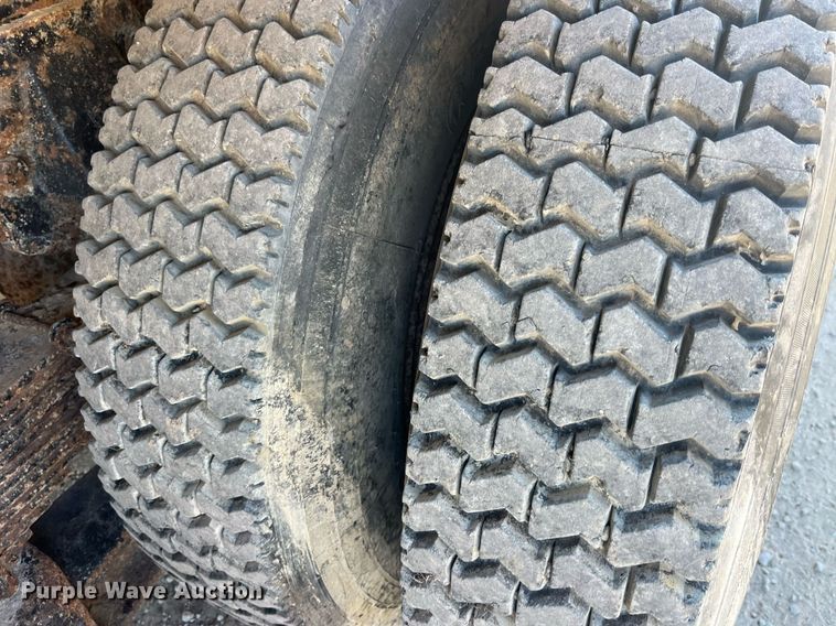 image for item EH2869 1992 Ford LTL9000 dump truck