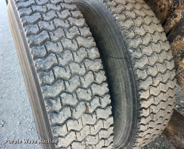 image for item EH2869 1992 Ford LTL9000 dump truck