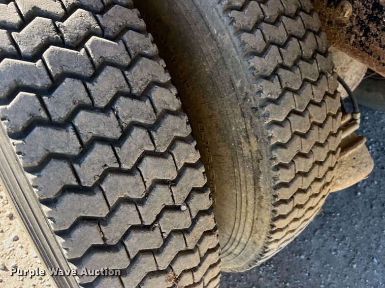 image for item EH2869 1992 Ford LTL9000 dump truck