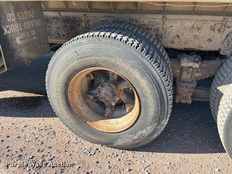 image for item EH2869 1992 Ford LTL9000 dump truck