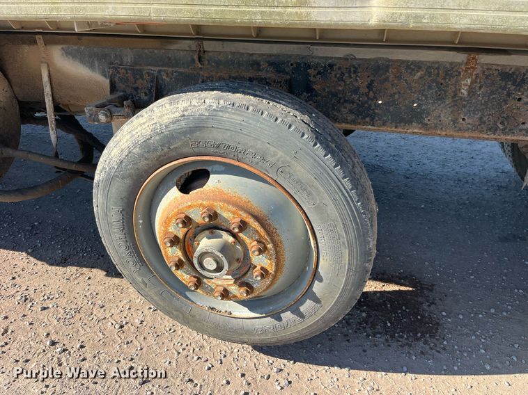 image for item EH2869 1992 Ford LTL9000 dump truck