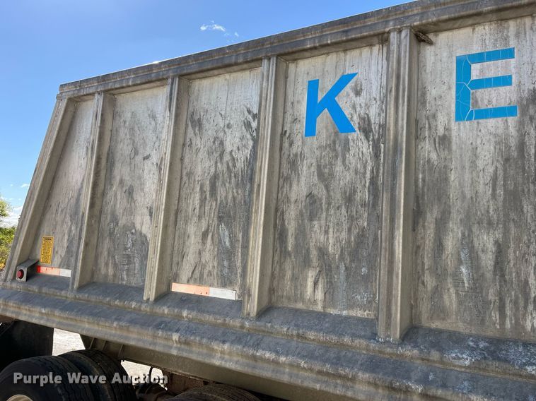 image for item EH2871 1994 Mate end dump trailer