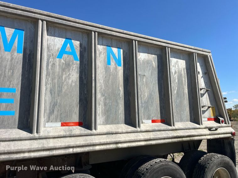 image for item EH2871 1994 Mate end dump trailer