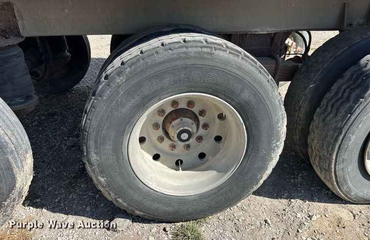 image for item EH2871 1994 Mate end dump trailer