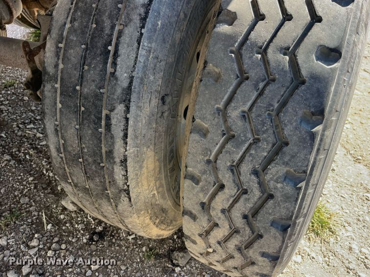 image for item EH2871 1994 Mate end dump trailer