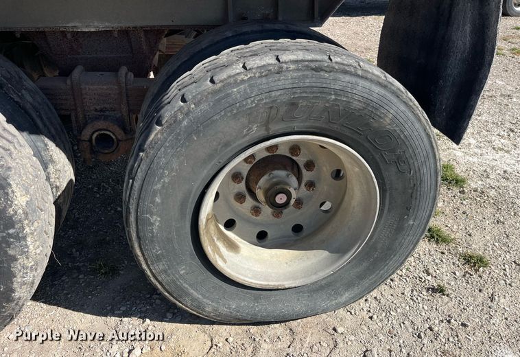 image for item EH2871 1994 Mate end dump trailer