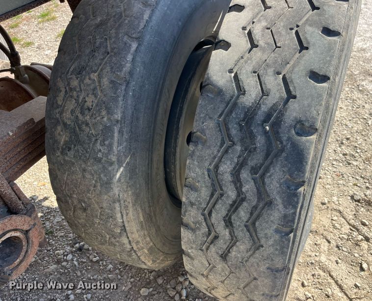 image for item EH2871 1994 Mate end dump trailer