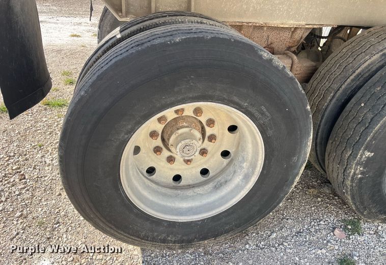 image for item EH2871 1994 Mate end dump trailer