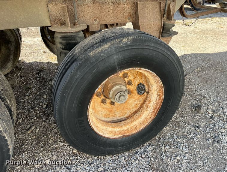 image for item EH2871 1994 Mate end dump trailer