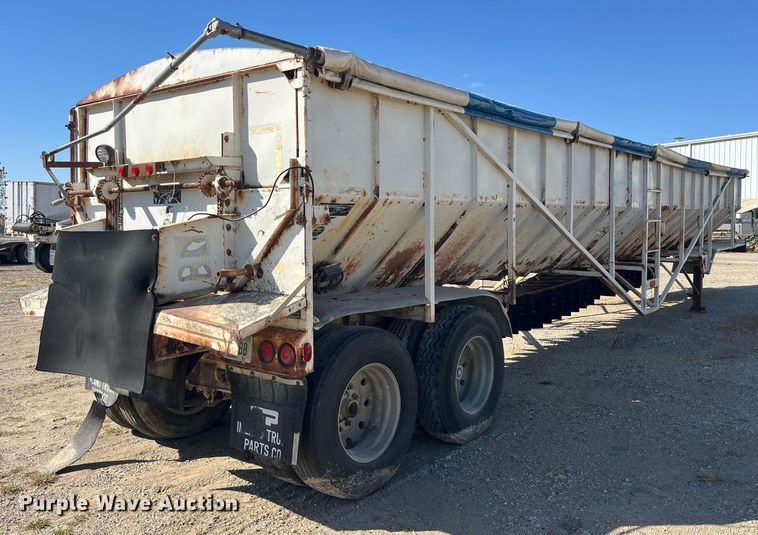 image for item EH2876 1995 Farm Bed Mfg Eagle Bridge live bottom trailer