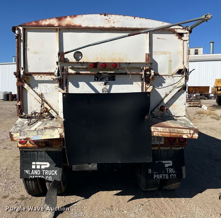 image for item EH2876 1995 Farm Bed Mfg Eagle Bridge live bottom trailer