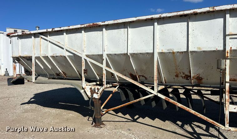 image for item EH2876 1995 Farm Bed Mfg Eagle Bridge live bottom trailer