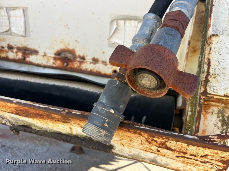 image for item EH2876 1995 Farm Bed Mfg Eagle Bridge live bottom trailer