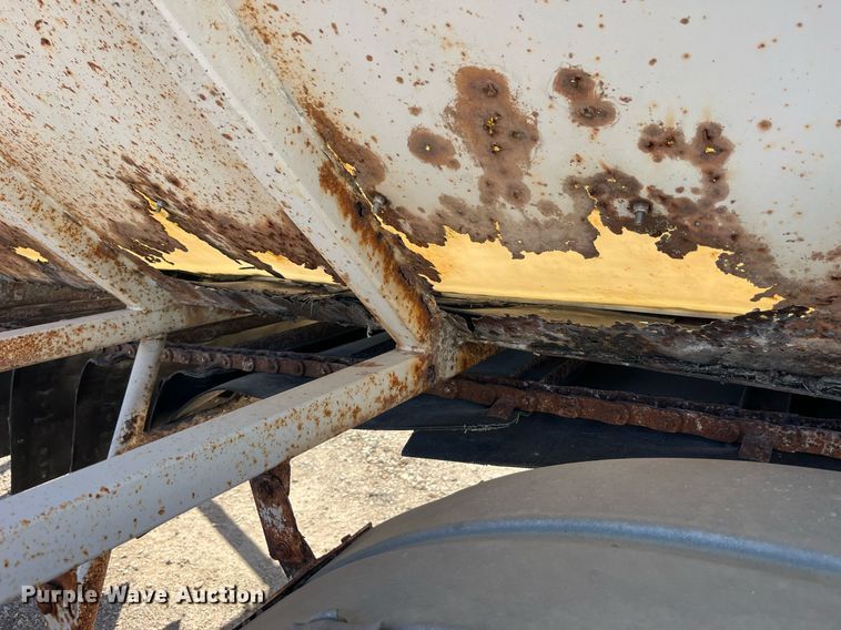 image for item EH2876 1995 Farm Bed Mfg Eagle Bridge live bottom trailer