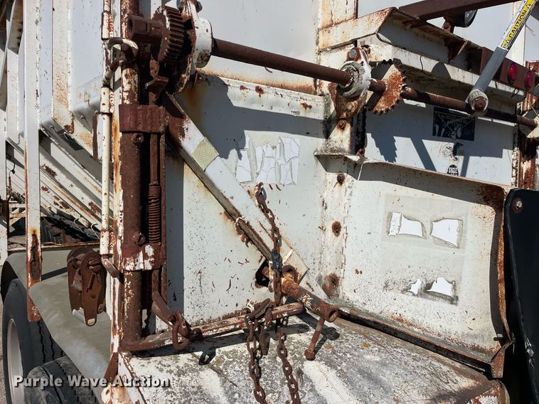 image for item EH2876 1995 Farm Bed Mfg Eagle Bridge live bottom trailer