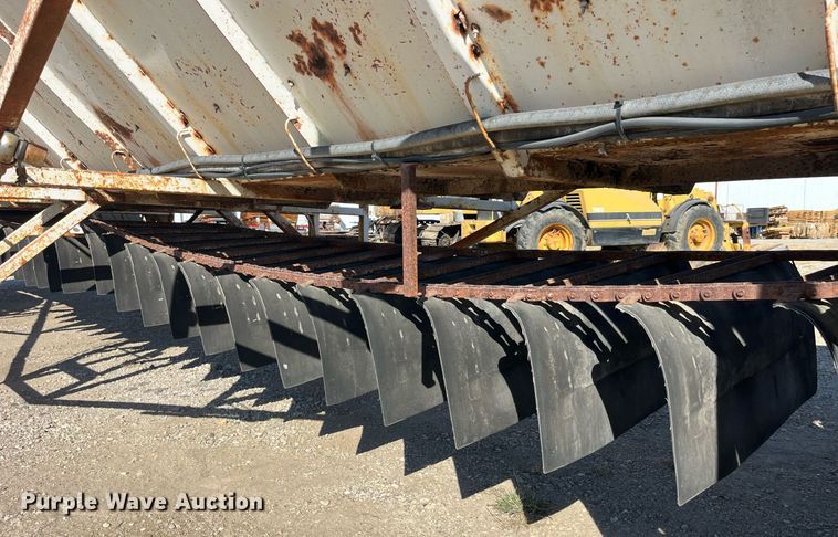 image for item EH2876 1995 Farm Bed Mfg Eagle Bridge live bottom trailer