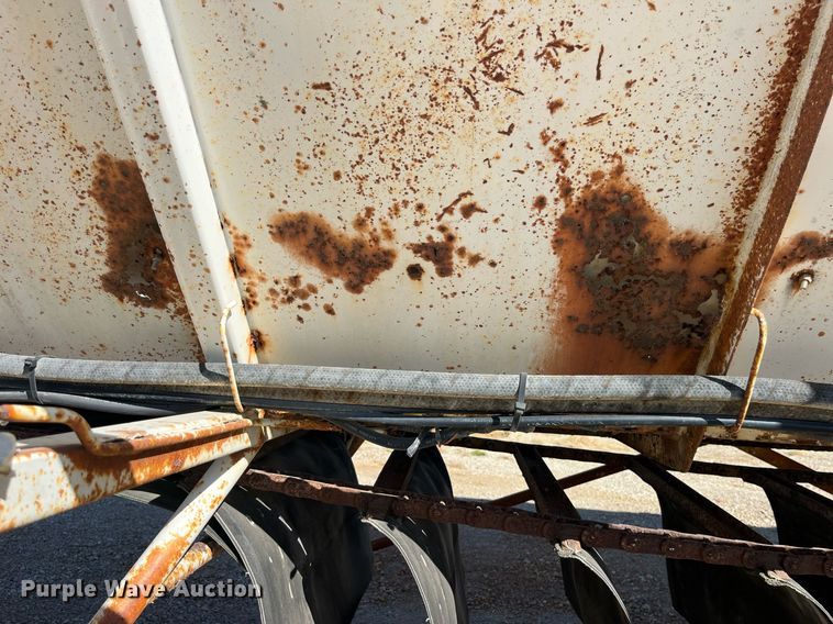 image for item EH2876 1995 Farm Bed Mfg Eagle Bridge live bottom trailer