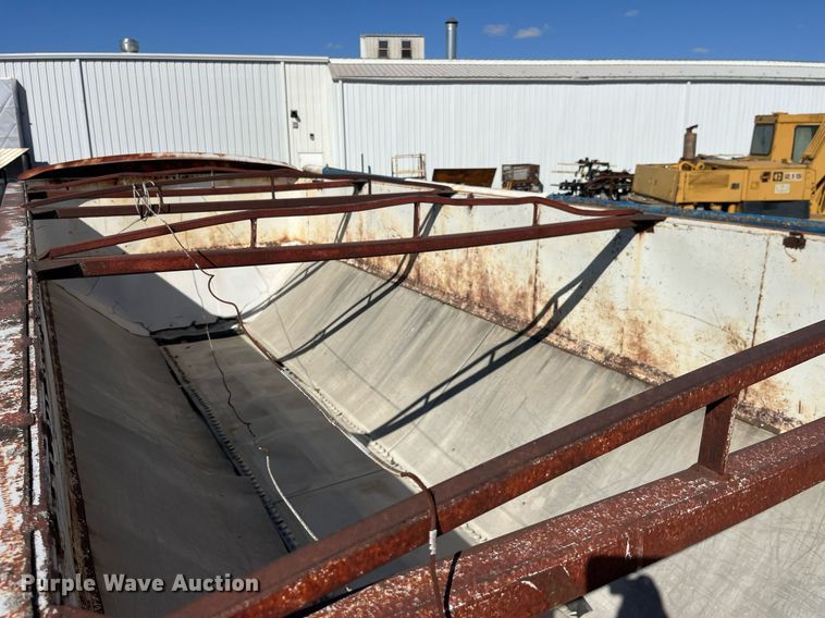 image for item EH2876 1995 Farm Bed Mfg Eagle Bridge live bottom trailer