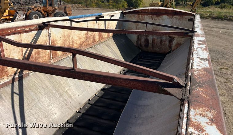 image for item EH2876 1995 Farm Bed Mfg Eagle Bridge live bottom trailer