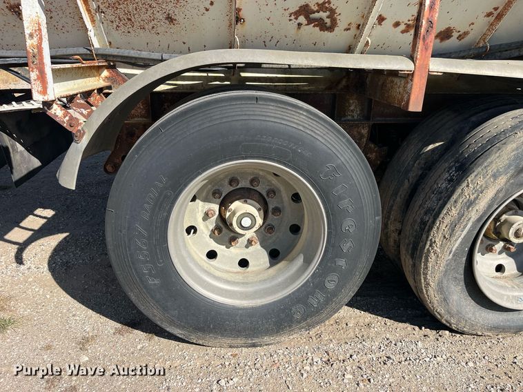 image for item EH2876 1995 Farm Bed Mfg Eagle Bridge live bottom trailer